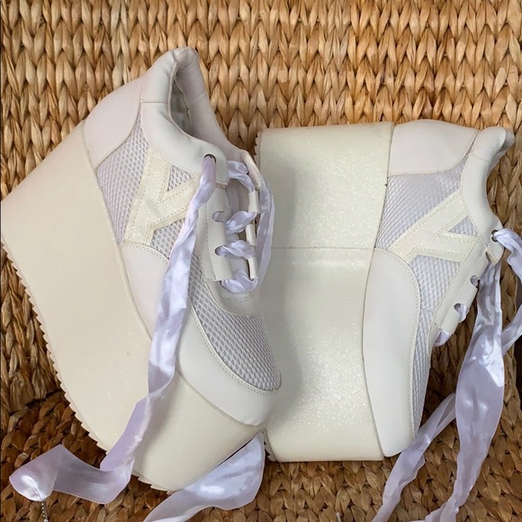 NWOB YRU White Glitter Qozmo Platforms 10M - Picture 1 of 8